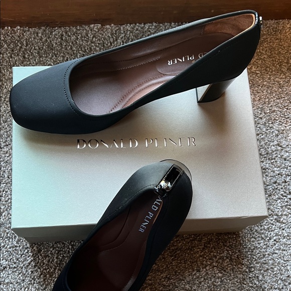 Donald J. Pliner Shoes - Donald J. Pliner Elegant Black Pumps